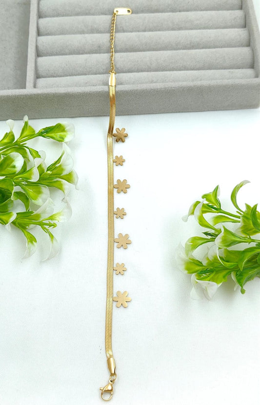 Golden Bloom Chain Bracelet